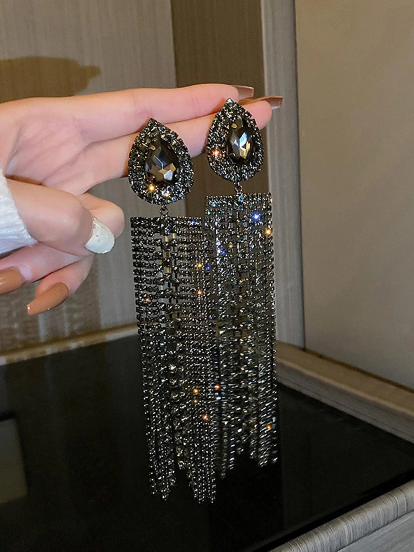 Waterdrop Shape Crystal-Embellished Long Tassel Clip Earrings
Waterdrop Shape Crystal-Embellished Long Tassel Clip Earrings