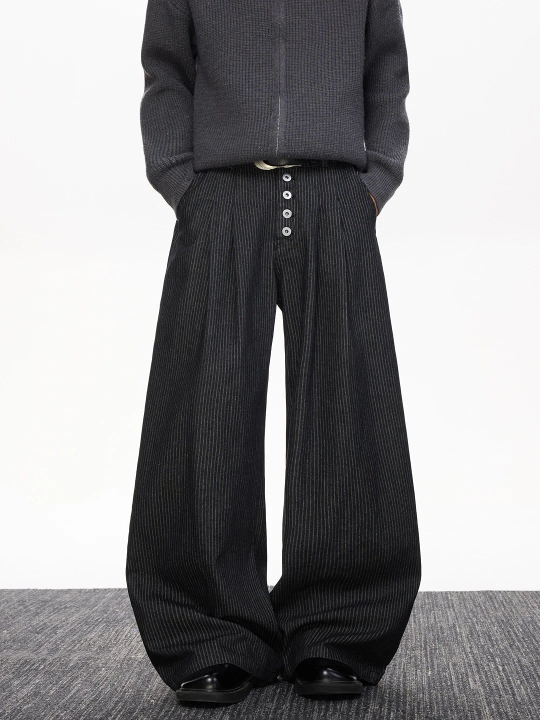 Men's Wide Leg Suit Pants Autumn Winter Trendy Brand Stripe Pleated Straight Long American Retro Dra Floor-Length Trousers
Men's Wide Leg Suit Pants Autumn Winter Trendy Brand Stripe Pleated Straight Long American Retro Dra Floor-Length Trousers