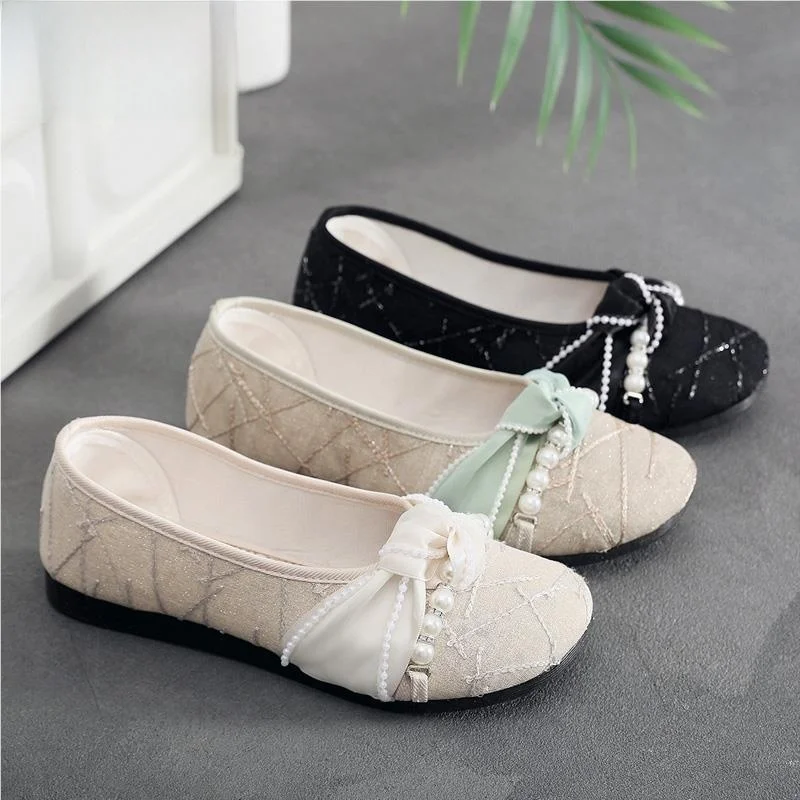 New 2026 Pearl Decorated Flat Bottom Soft Bottom Women's Single Shoes Traditional Beijing Cloth Shoes Ethnic Style Spring Sum...
New 2026 Pearl Decorated Flat Bottom Soft Bottom Women's Single Shoes Traditional Beijing Cloth Shoes Ethnic Style Spring Sum...