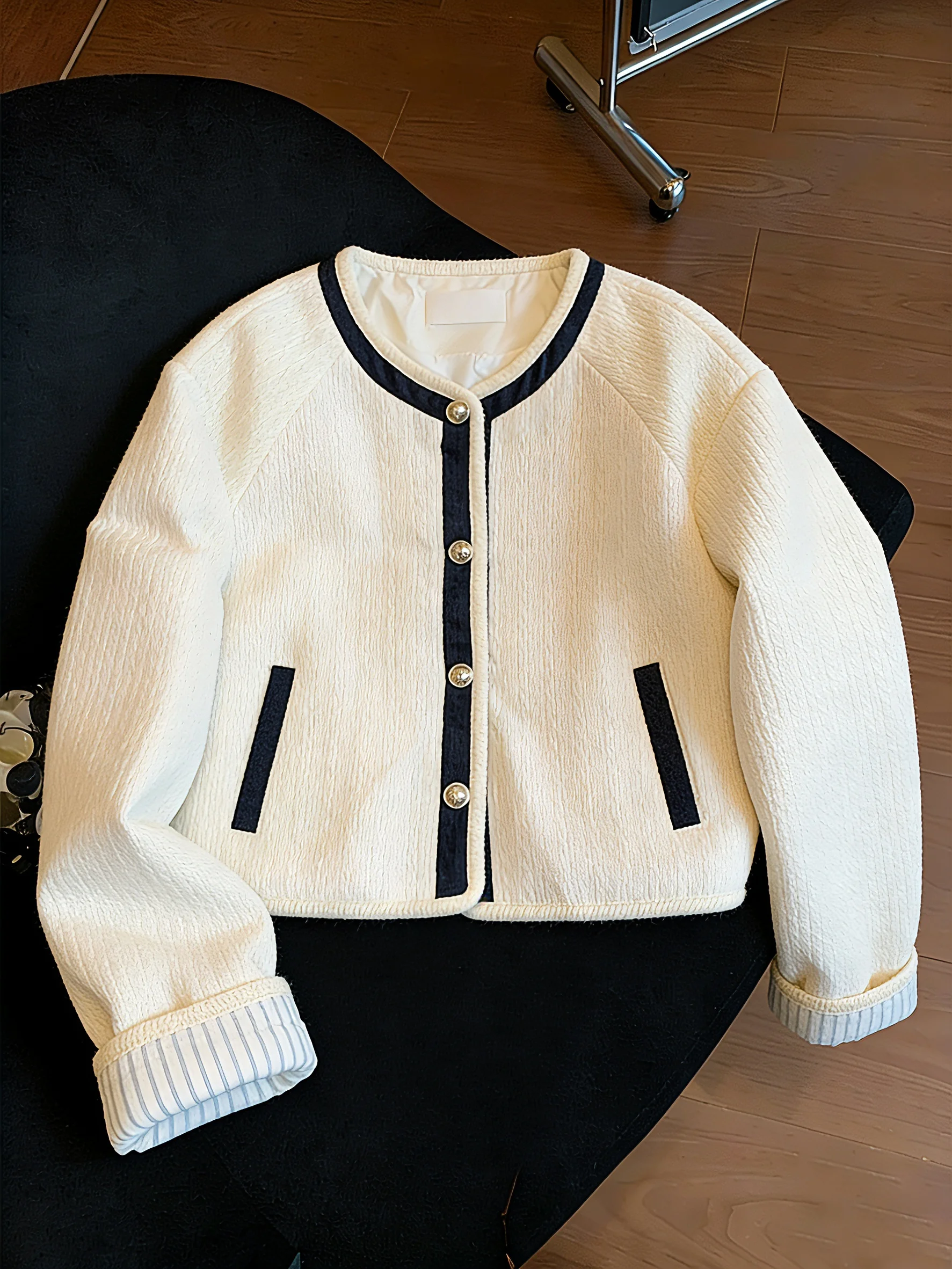 Ele Retro Contrast Color round Ne Single Button Jaet ex Spring Autumn Casual Versatile ort Top for Men And Women
Ele Retro Contrast Color round Ne Single Button Jaet ex Spring Autumn Casual Versatile ort Top for Men And Women