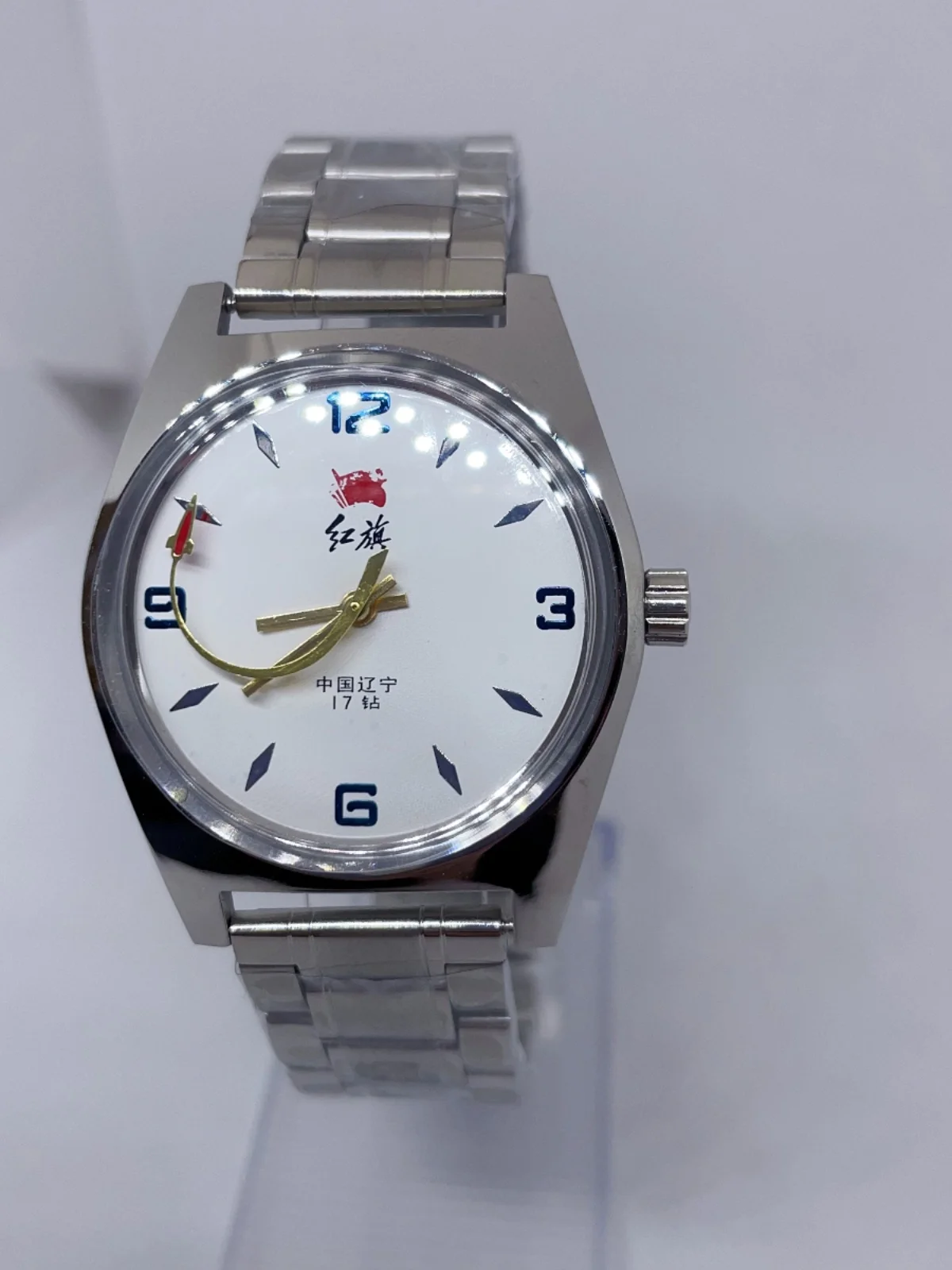 Men's manual winding mechanical watch 7120 classic 19 diamonds Shanghai domestic creative revision
Men's manual winding mechanical watch 7120 classic 19 diamonds Shanghai domestic creative revision