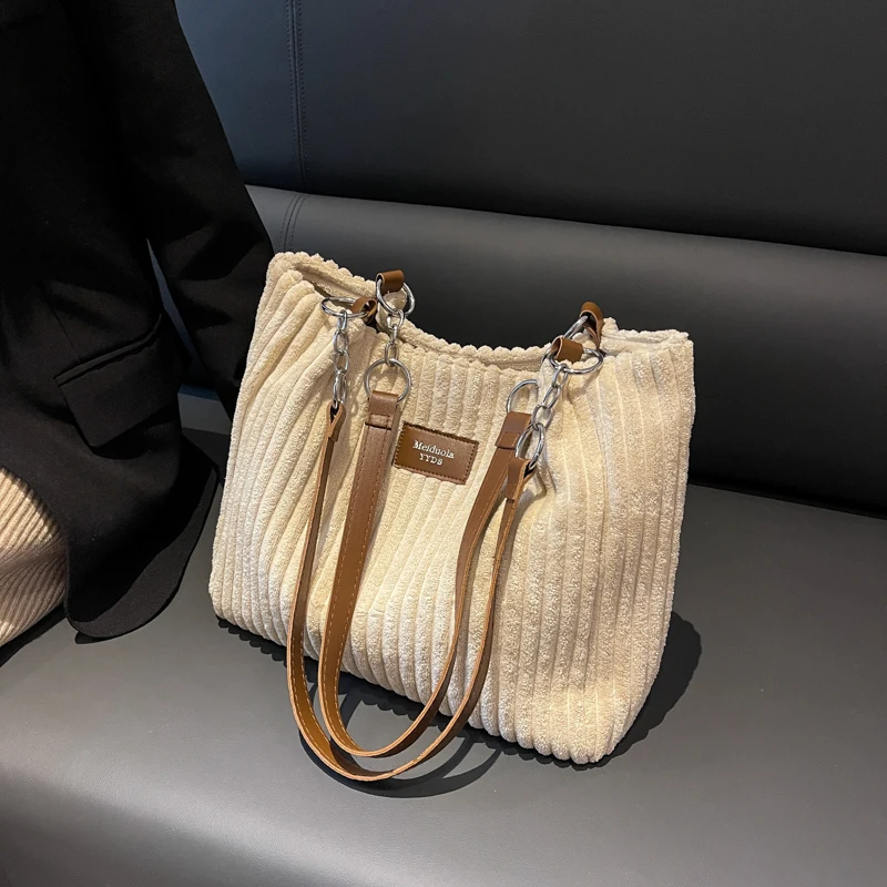 1 Piece of Pure Color Shoulder Bag for Women, Large Capacity Tote Bag, Fashionable Bucket Bag That Can Hold iPad
1 Piece of Pure Color Shoulder Bag for Women, Large Capacity Tote Bag, Fashionable Bucket Bag That Can Hold iPad