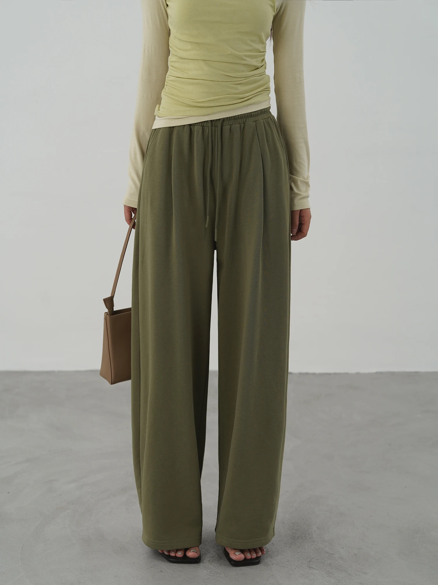 EIGHTHMONTH Широкие брюки с высокой талией, женские повседневные драпированные свободные брюки длиной до пола, оливковые осенние морские брюки
EIGHTHMONTH Широкие брюки с высокой талией, женские повседневные драпированные свободные брюки длиной до пола, оливковые осенние морские брюки