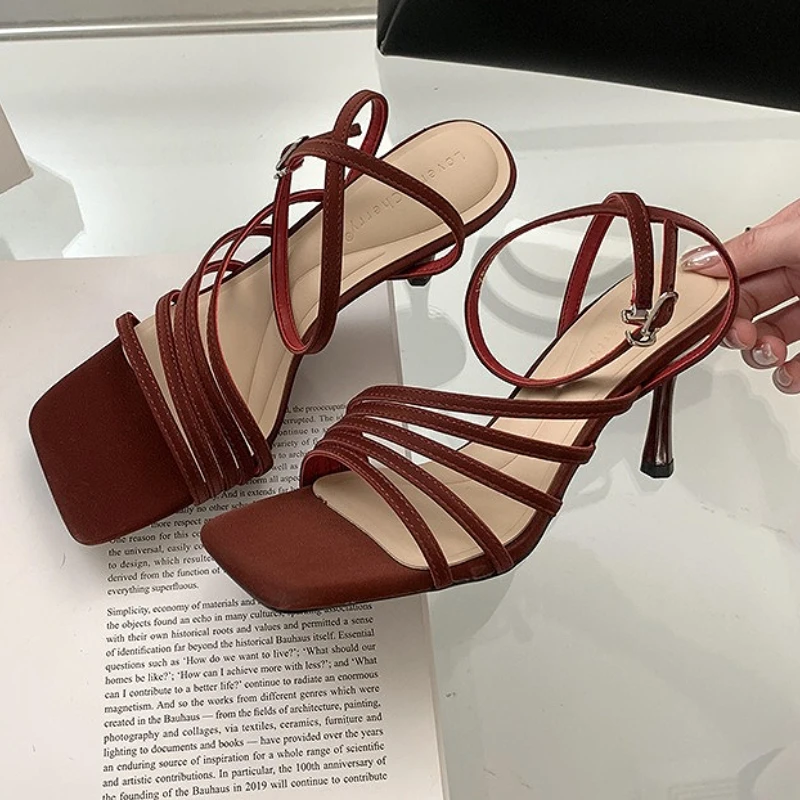 Элегантные женские туфли на высоком каблуке с узким ремешком и квадратным носком, офисные туфли на высоком каблуке, женские летние новые модные модельные туфли, женские туфли
Элегантные женские туфли на высоком каблуке с узким ремешком и квадратным носком, офисные туфли на высоком каблуке, женские летние новые модные модельные туфли, женские туфли