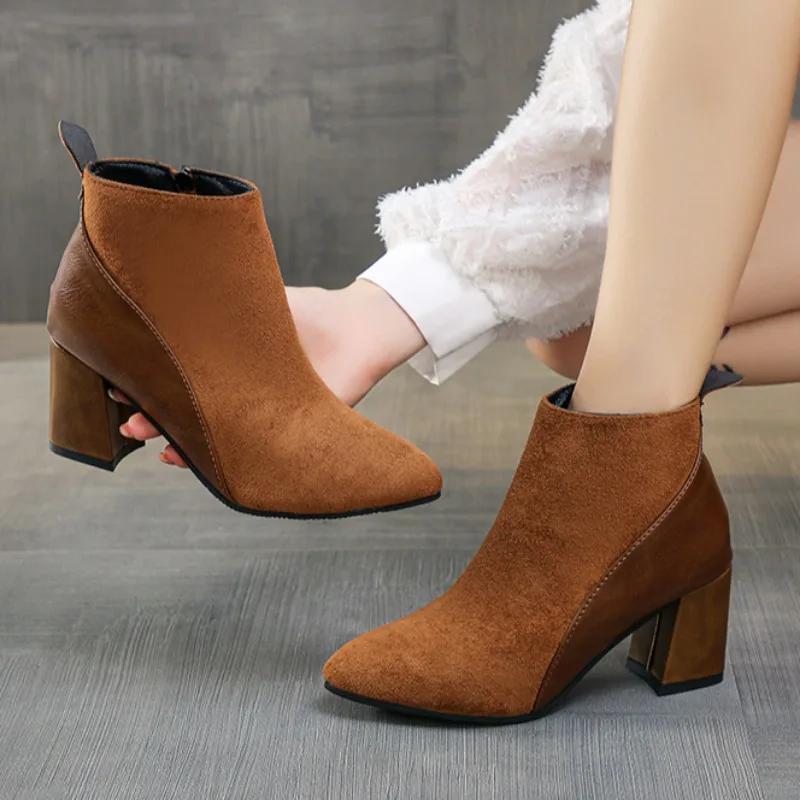 Large size women's boots autumn and winter new Korean version suede fashion shoes thick heel pointed warm women's single boots
Large size women's boots autumn and winter new Korean version suede fashion shoes thick heel pointed warm women's single boots