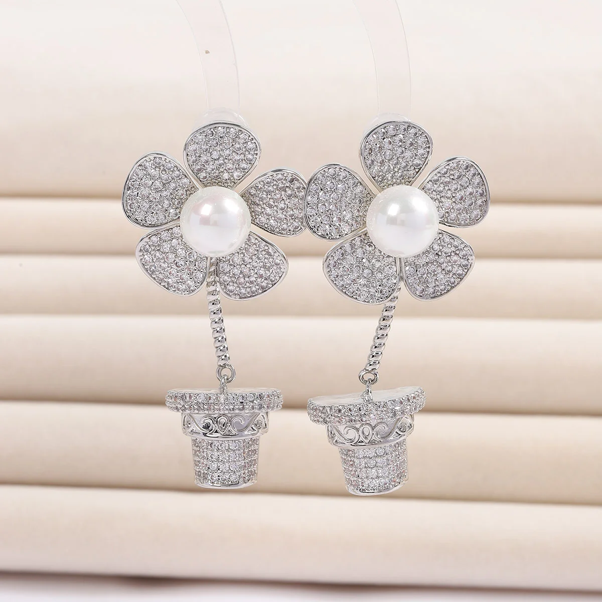 925 Silver Needle Flower Pot Shape Pearl CZ Drop Earrings, Sparkling Luxury Statement Jewelry for Women
925 Silver Needle Flower Pot Shape Pearl CZ Drop Earrings, Sparkling Luxury Statement Jewelry for Women