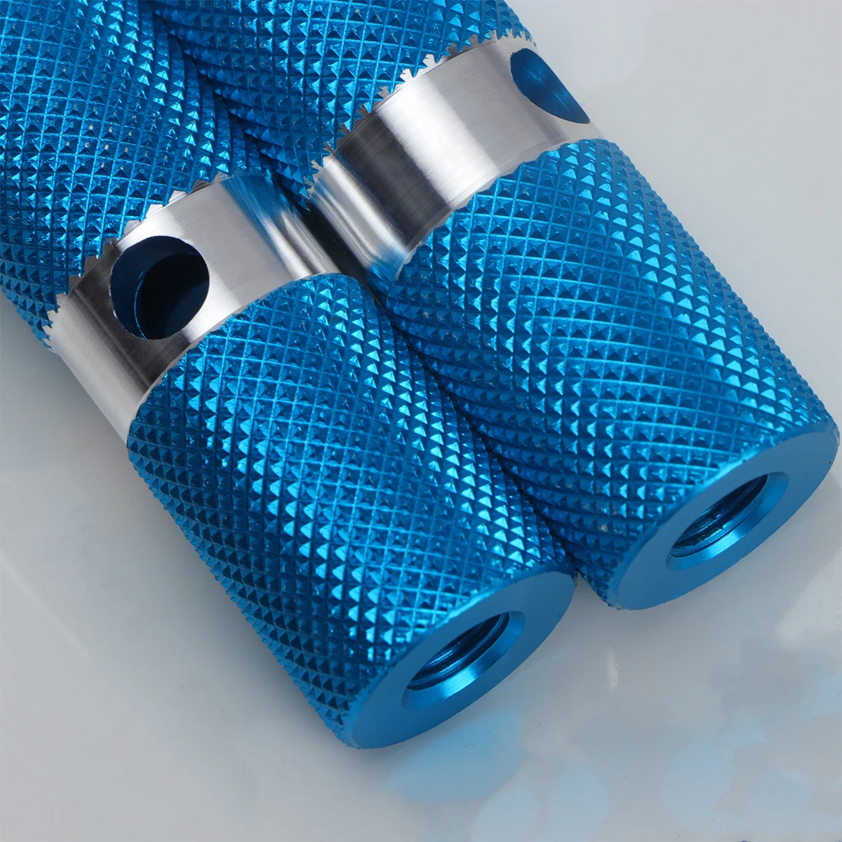 Bike Footrest Aluminum Foot Pegs for Front Rear Axle Compatible Mountain Racing Bicycles Kids Electric Motorcycle Accessories
Bike Footrest Aluminum Foot Pegs for Front Rear Axle Compatible Mountain Racing Bicycles Kids Electric Motorcycle Accessories