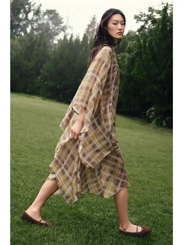 Декоративный асимметричный шарф-накидка в клетку с юбкой до середины бедра, комплект для женщин, повседневный стиль, осенняя коллекция, длинный свитер
Декоративный асимметричный шарф-накидка в клетку с юбкой до середины бедра, комплект для женщин, повседневный стиль, осенняя коллекция, длинный свитер