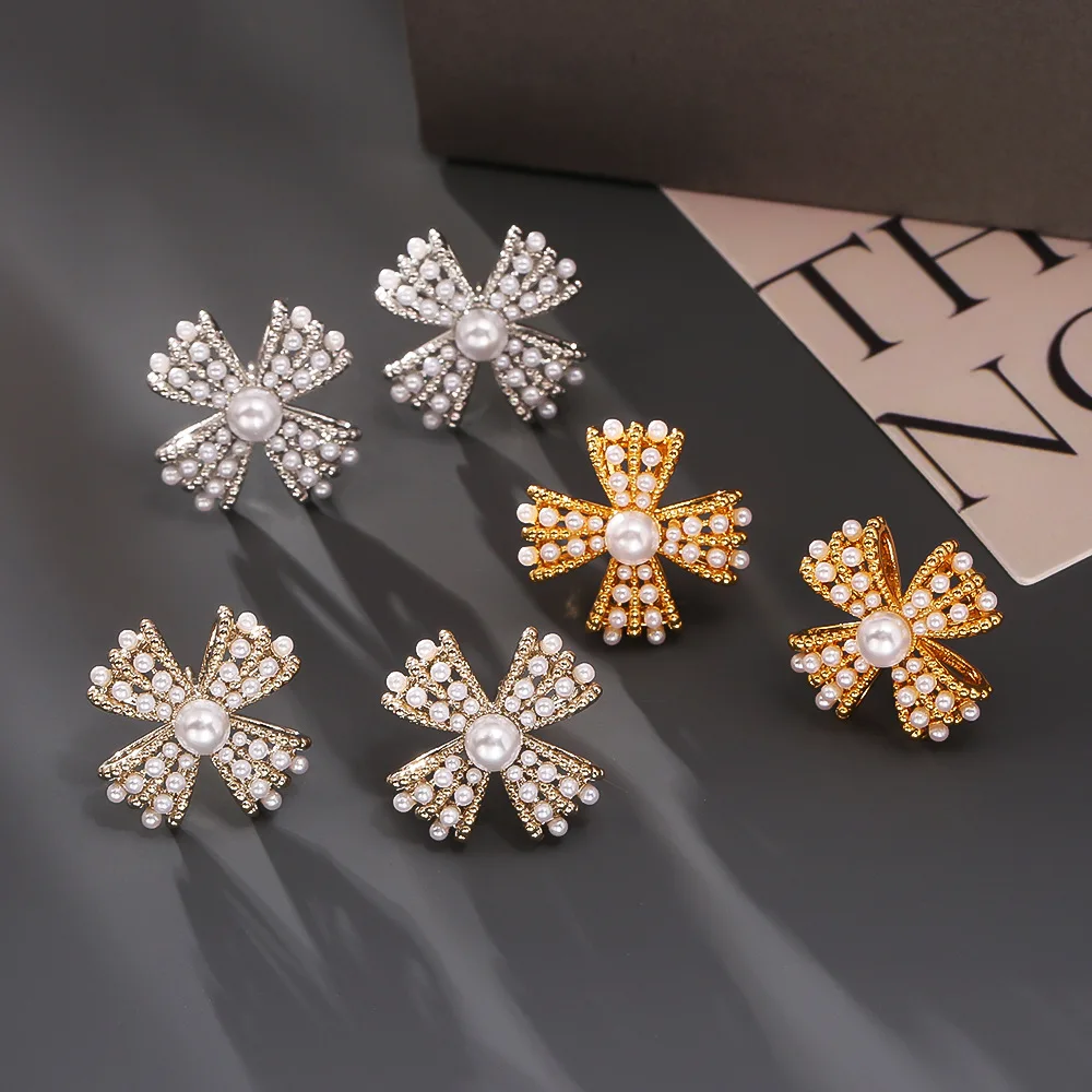 Fashionable, exquisite, light and luxurious flower earrings, high-end retro millet bead earrings, elegant and versatile earrings
Fashionable, exquisite, light and luxurious flower earrings, high-end retro millet bead earrings, elegant and versatile earrings