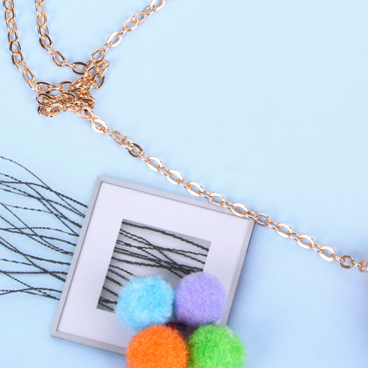 Aromatherapy Necklace -shape Hollowed-out Pelelith Golden Creative Chain Jewelry Gift Women Accessories Fashion Pendant
Aromatherapy Necklace -shape Hollowed-out Pelelith Golden Creative Chain Jewelry Gift Women Accessories Fashion Pendant
