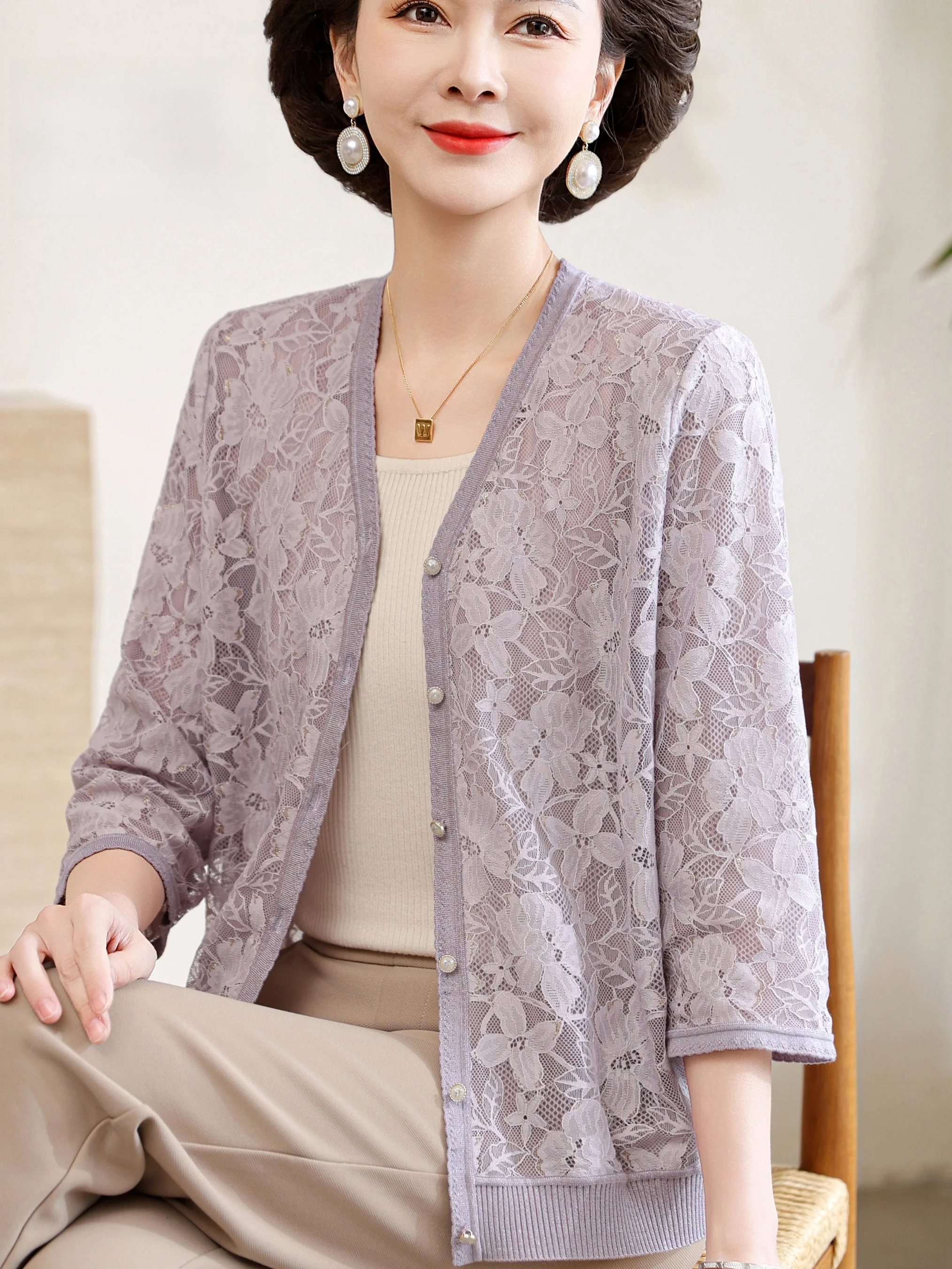 Lace Open Cardigan Women's Loose Fit V-Ne Button Faionable Anti-Aging Summer Slimming Top for Middle-Aged And ly
Lace Open Cardigan Women's Loose Fit V-Ne Button Faionable Anti-Aging Summer Slimming Top for Middle-Aged And ly