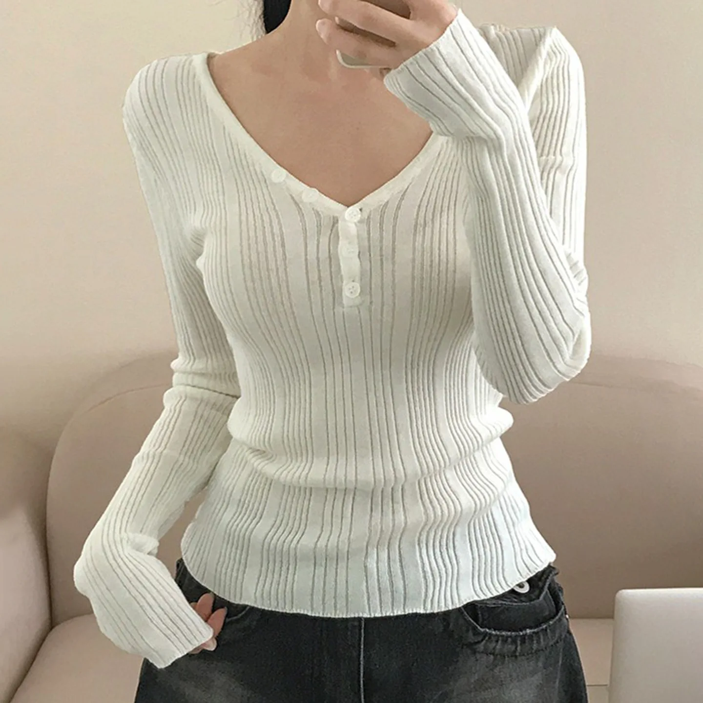 Casual V-ne Long Sve Knitted Top Korean Sle Slim Fit Thiened Autumn Winter Women's T-irt Button Front Closure
Casual V-ne Long Sve Knitted Top Korean Sle Slim Fit Thiened Autumn Winter Women's T-irt Button Front Closure
