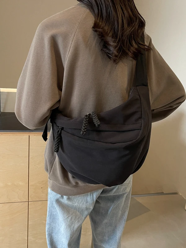 2026 New Fashion Men's Single Shoulder Underarm Bag Casual Pure Color Dumpling Chest Bag Women's Design Handbag
2026 New Fashion Men's Single Shoulder Underarm Bag Casual Pure Color Dumpling Chest Bag Women's Design Handbag