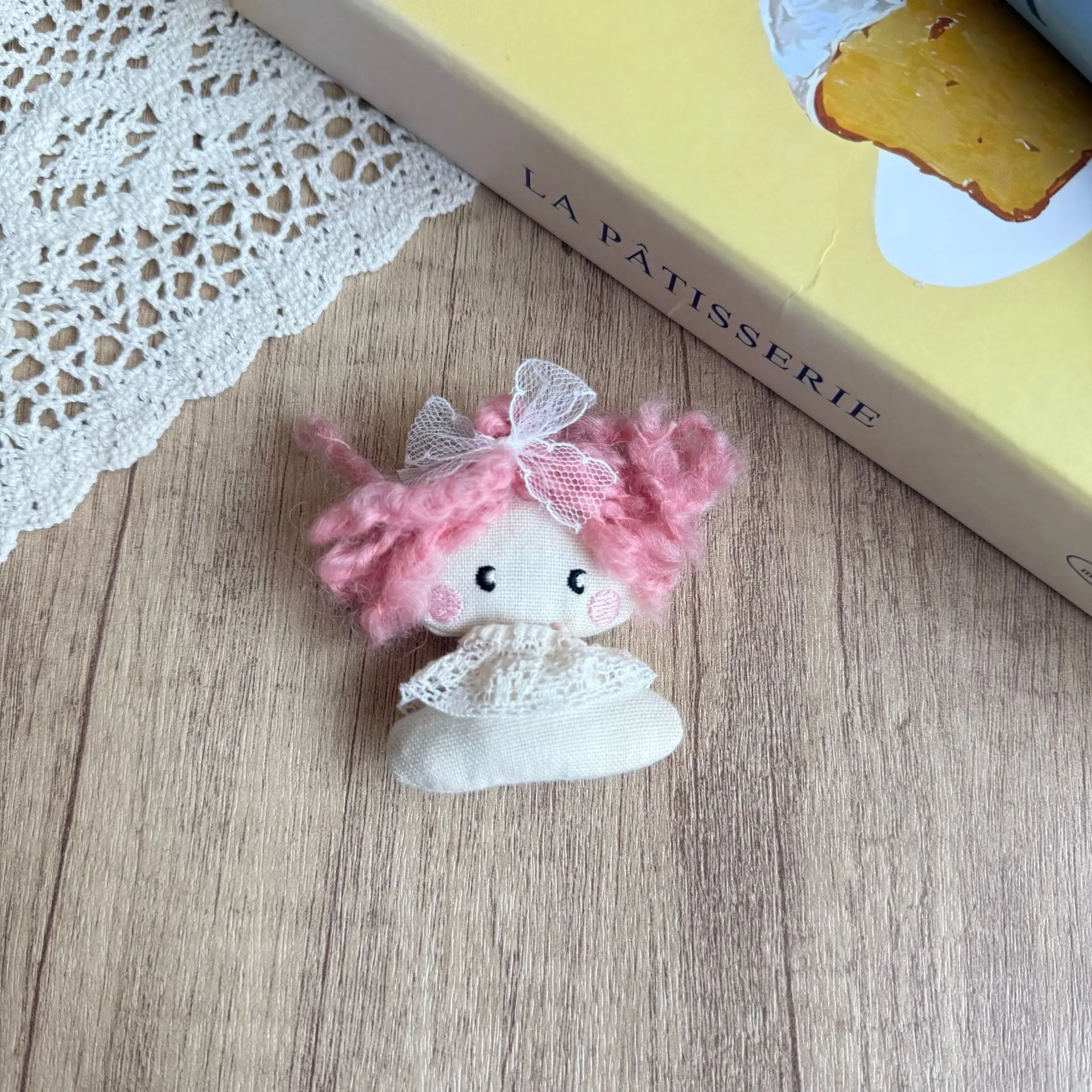 Premium Handmade Lace Woolen Doll Brooch Pin Hair Clasp Vintage Kawaii for Bag Hat Shoe Decoration Lightweight
Premium Handmade Lace Woolen Doll Brooch Pin Hair Clasp Vintage Kawaii for Bag Hat Shoe Decoration Lightweight