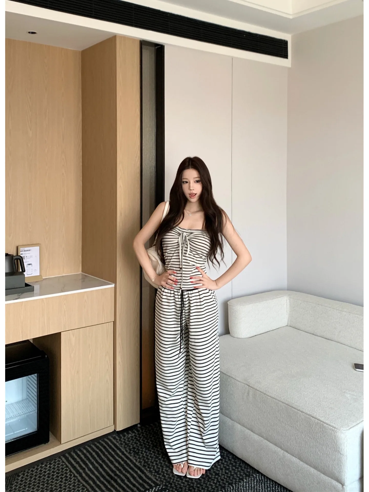 Retro Gathered Slim Fit Tube Top Overhead Vest Elastic Waist Casual Slim Wide Leg Pants Striped Two Piece Set Women's Fashion
Retro Gathered Slim Fit Tube Top Overhead Vest Elastic Waist Casual Slim Wide Leg Pants Striped Two Piece Set Women's Fashion