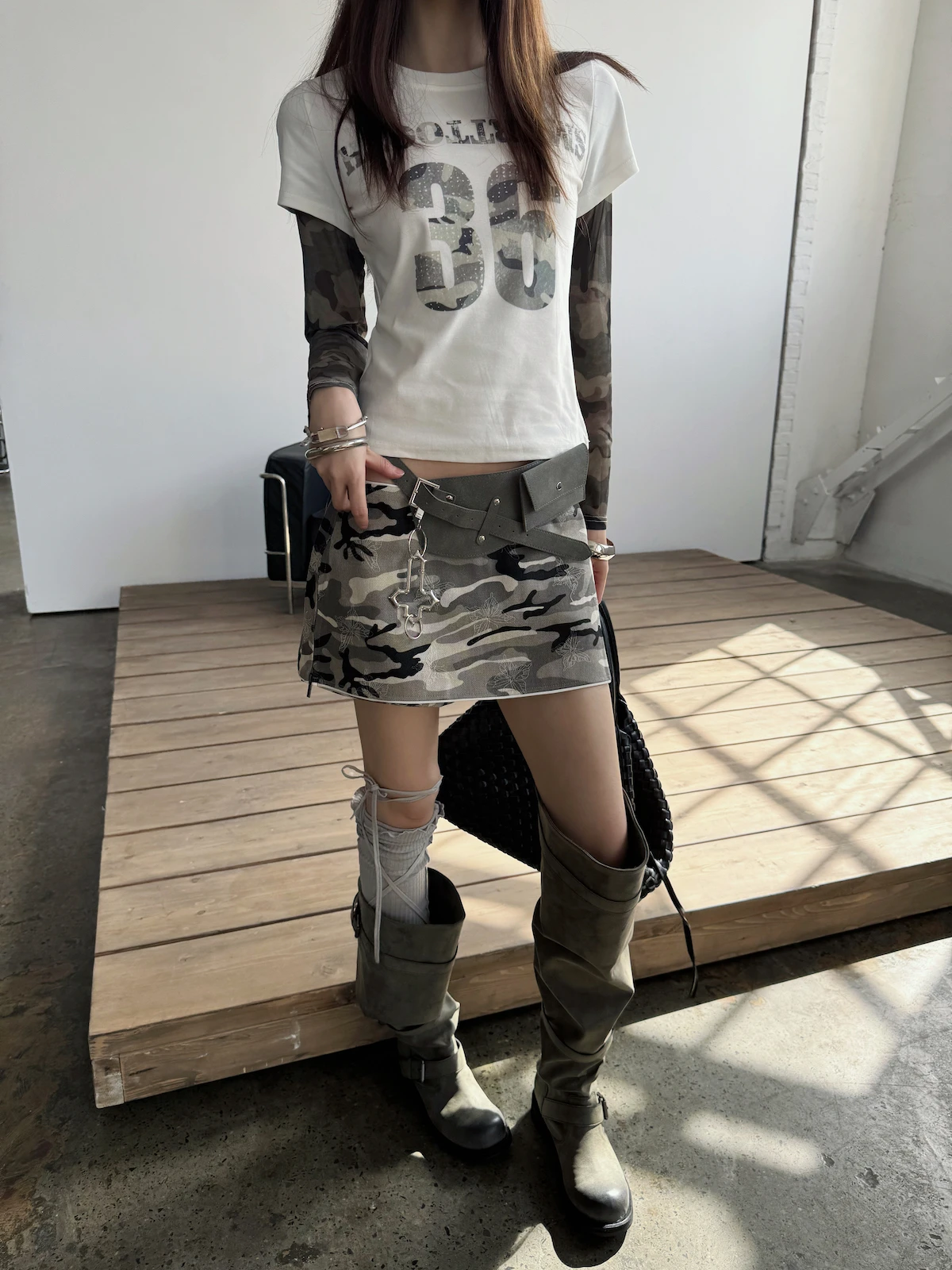 Модная женская юбка-шорты Sermeet Street Style с камуфляжным принтом, низкой талией, А-силуэтом, утягивающая, для базового слоя
Модная женская юбка-шорты Sermeet Street Style с камуфляжным принтом, низкой талией, А-силуэтом, утягивающая, для базового слоя