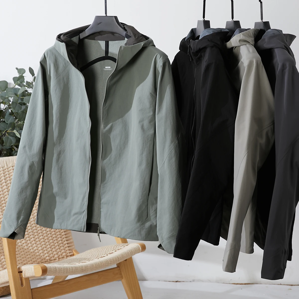 Мужская уличная куртка-парка GTX из водонепроницаемой дышащей ткани с капюшоном, модная городская модель из полиэфирного волокна
Мужская уличная куртка-парка GTX из водонепроницаемой дышащей ткани с капюшоном, модная городская модель из полиэфирного волокна