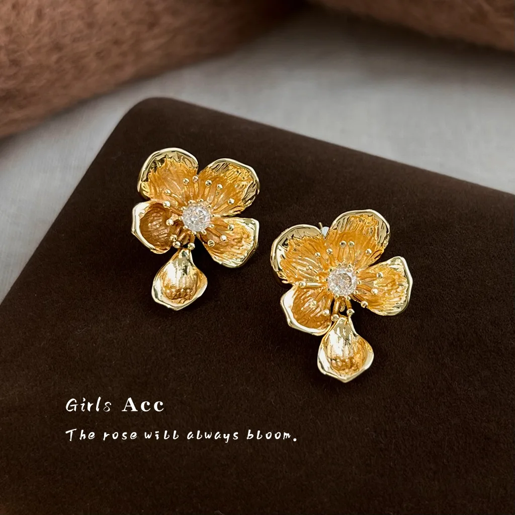3D Flower Dangle Earrings For Women Niche Luxury High Sense Micro Paved Zircon Floral Stud Earrings Retro Mid Century Jewelry
3D Flower Dangle Earrings For Women Niche Luxury High Sense Micro Paved Zircon Floral Stud Earrings Retro Mid Century Jewelry