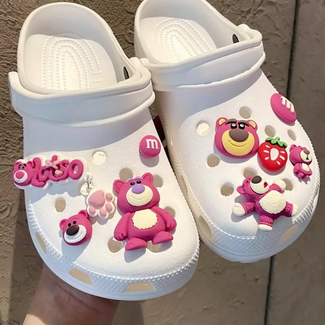 MINISO Cartoon Strawberry bear Big-headed bears Shoe charms DIY 3D stere Shoe Flower Decorative Buckles Detachable Children gift
MINISO Cartoon Strawberry bear Big-headed bears Shoe charms DIY 3D stere Shoe Flower Decorative Buckles Detachable Children gift