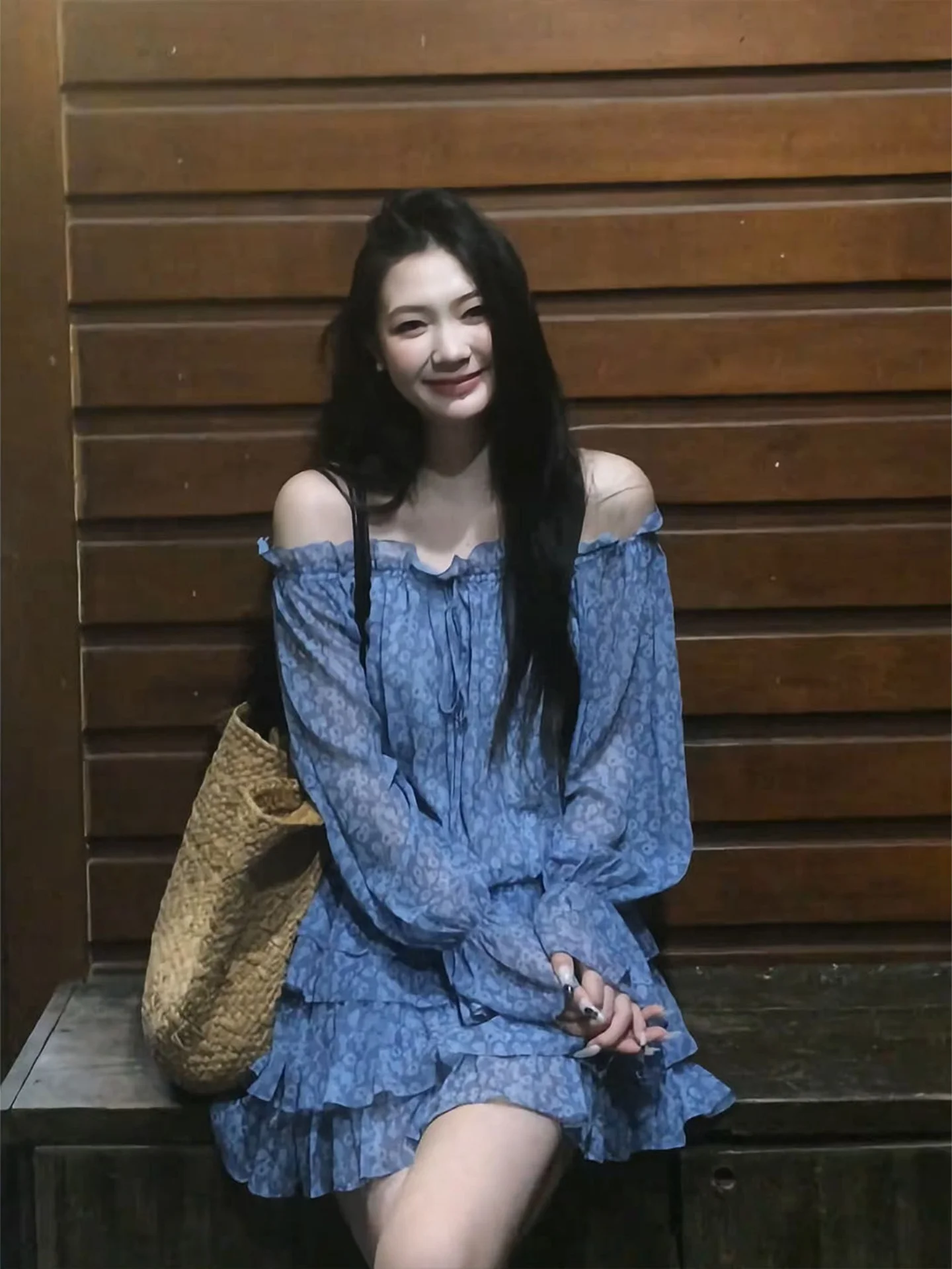 Summer Floral Lace-Up Shoulder Chiffon Shirt Top Half-Skirt Two-Piece Set Women's Beautiful Holiday Style Fashion Ensemble
Summer Floral Lace-Up Shoulder Chiffon Shirt Top Half-Skirt Two-Piece Set Women's Beautiful Holiday Style Fashion Ensemble