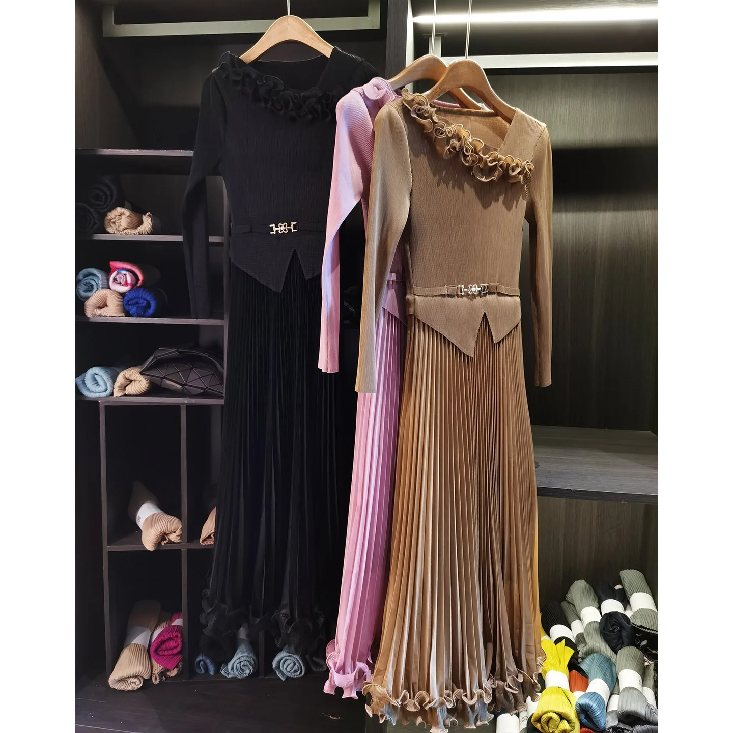 Miyake Pleated 2026 Three-dimensional Flowers Waist Thin Fashionable Celebrity Wooden Ear Rim Pleated Long-sleeved Dress Women
Miyake Pleated 2026 Three-dimensional Flowers Waist Thin Fashionable Celebrity Wooden Ear Rim Pleated Long-sleeved Dress Women