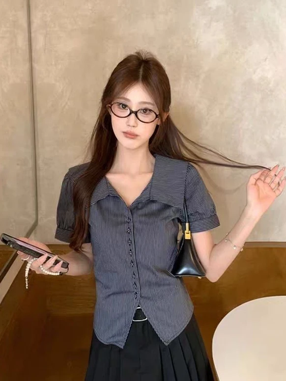 Женское полосатое ретро-стиле Sweet Sle ort Sve с отложным воротником для поездок на работу, простой дизайн, летнее новое поступление, маленький размер
Женское полосатое ретро-стиле Sweet Sle ort Sve с отложным воротником для поездок на работу, простой дизайн, летнее новое поступление, маленький размер