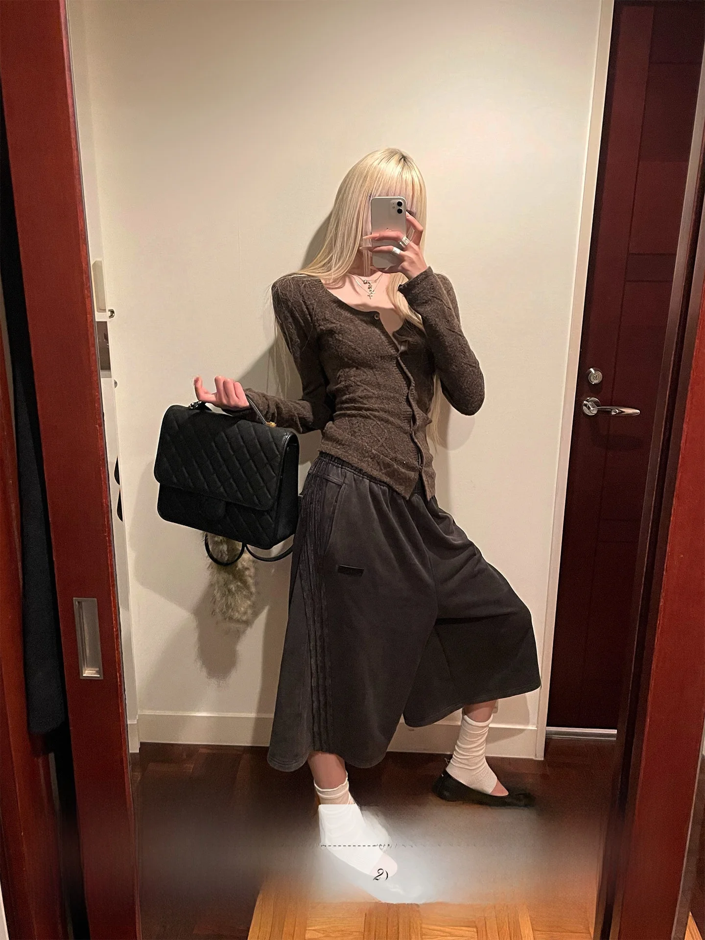 Rase Le Sol Slow Denim Low Waist Cotton Casual Wide Leg Pants Grey Washed Straight Cut Trousers for Women Daily Wear
Rase Le Sol Slow Denim Low Waist Cotton Casual Wide Leg Pants Grey Washed Straight Cut Trousers for Women Daily Wear
