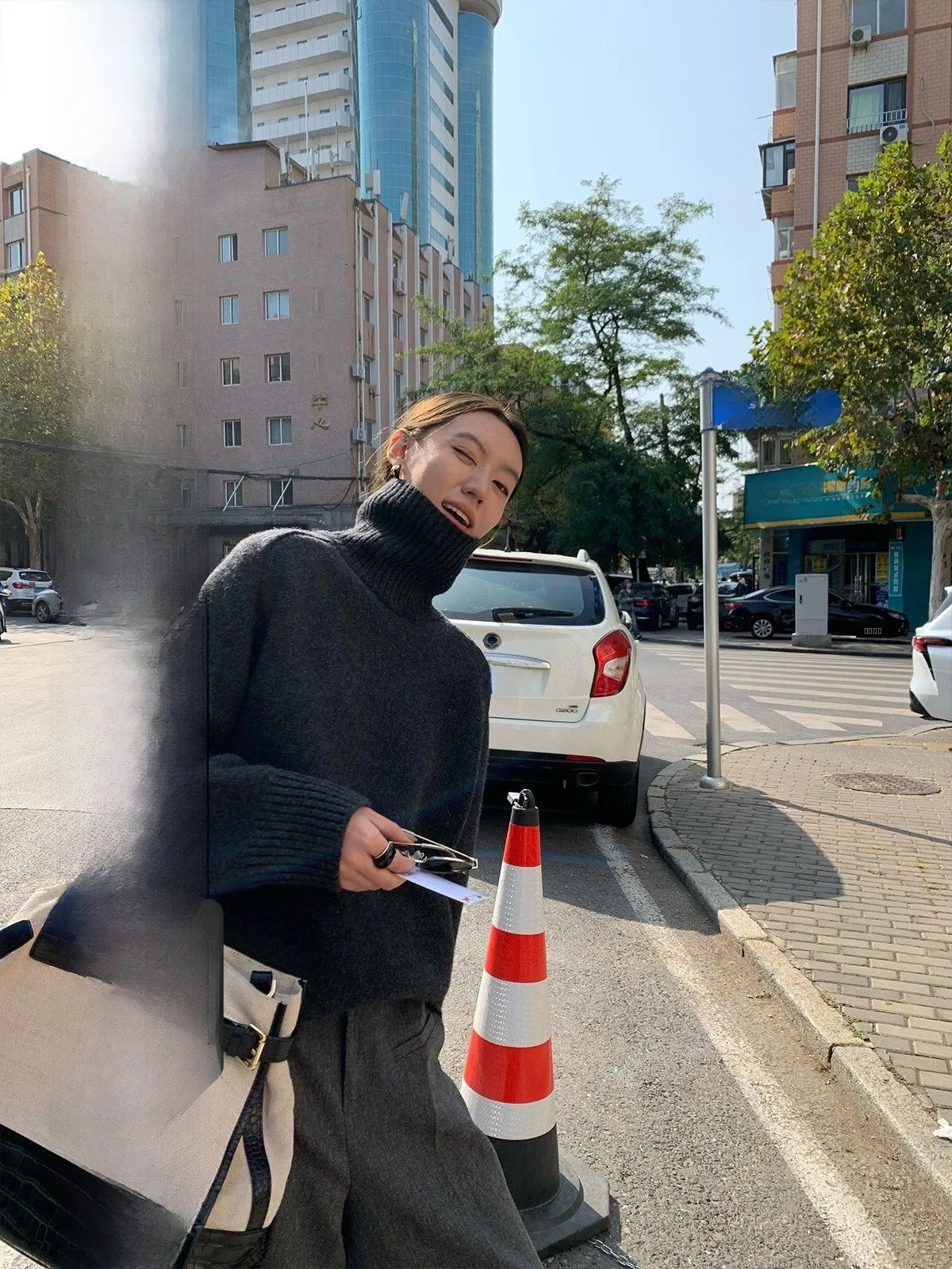 Официальный свитер Gakee из 100% шерсти с высоким воротом, свободного кроя, с вырезом спереди, 50 штук, две штуки по цене одной, женский свитер
Официальный свитер Gakee из 100% шерсти с высоким воротом, свободного кроя, с вырезом спереди, 50 штук, две штуки по цене одной, женский свитер