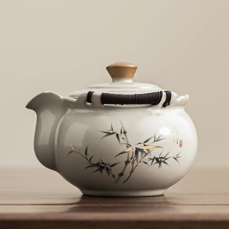 Ручной чайник Ru Kiln, большая чаша с крышкой, высококачественный чайный сервиз с защитой от ожогов, насыщенный бамбуковый чайник с одним горшком
Ручной чайник Ru Kiln, большая чаша с крышкой, высококачественный чайный сервиз с защитой от ожогов, насыщенный бамбуковый чайник с одним горшком
