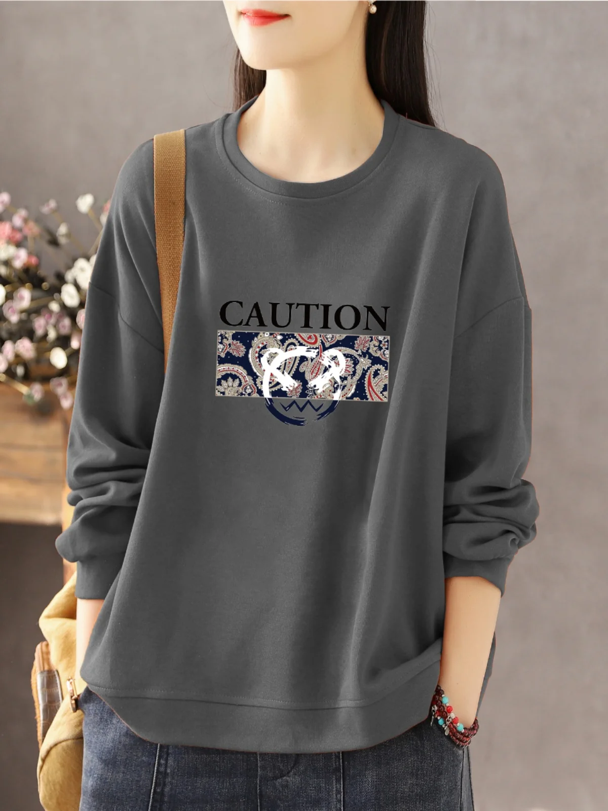 Loose Long Sleeve round Neck Pure Cotton Sweatshirt Women's New Autumn Winter Brand Button Inner Wear Printed Casual Top
Loose Long Sleeve round Neck Pure Cotton Sweatshirt Women's New Autumn Winter Brand Button Inner Wear Printed Casual Top