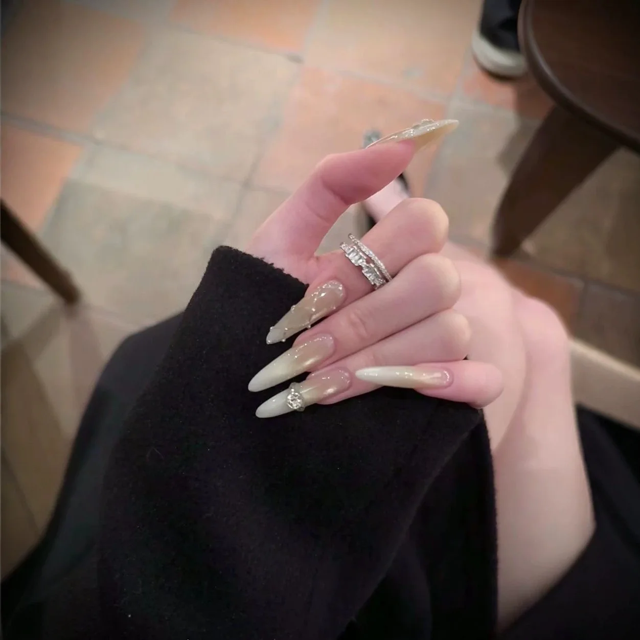 10pcs Handmade Long Stiletto Press On Nails Shiny Cat Eye French Gradient Design Sweet Fake Nails Wearable Nails Art Tip Girls
10pcs Handmade Long Stiletto Press On Nails Shiny Cat Eye French Gradient Design Sweet Fake Nails Wearable Nails Art Tip Girls