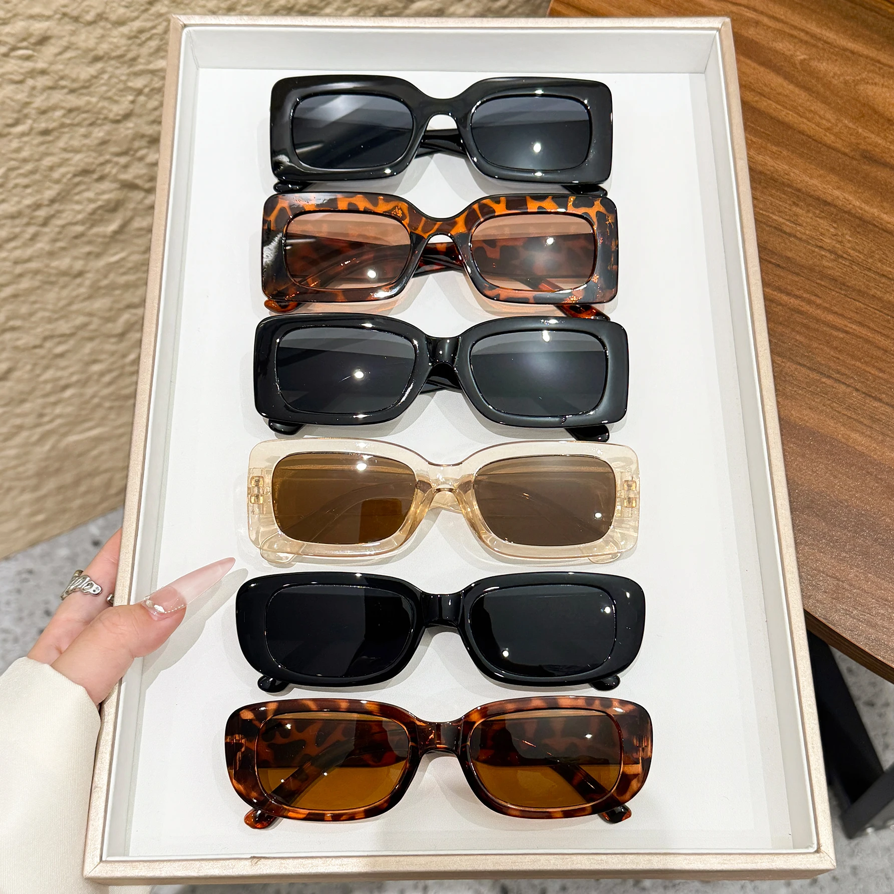 6Pcs Luxury V Sunglasses Men's Fashion Rectangular Retro Cat Eye Frame Sunglasses Women's Uv400
6Pcs Luxury V Sunglasses Men's Fashion Rectangular Retro Cat Eye Frame Sunglasses Women's Uv400
