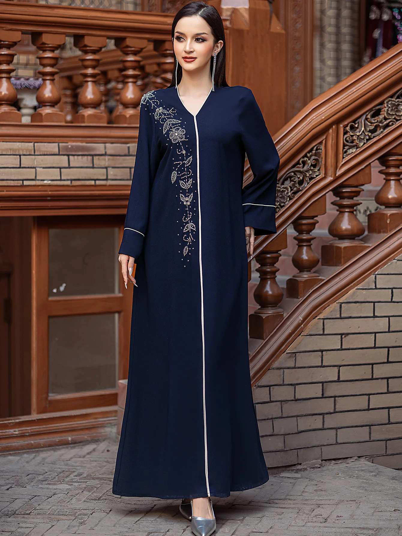 Ramadan Dubai Embroidered V-neck Abaya Muslim Women's navy blue V-neck Retro Dress Arab Print Kaftan Moroccan Polyester Dress
Ramadan Dubai Embroidered V-neck Abaya Muslim Women's navy blue V-neck Retro Dress Arab Print Kaftan Moroccan Polyester Dress