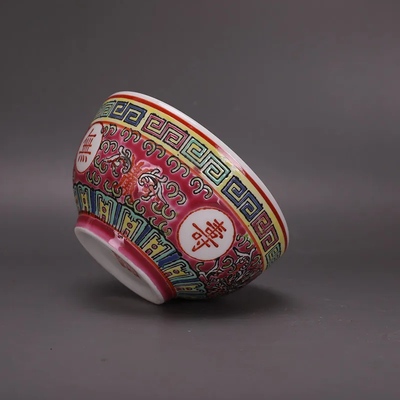 Chinese antique collection porcelain Jingdezhen entwined lotus patterned bowl exquisite desktop decoration handicraft
Chinese antique collection porcelain Jingdezhen entwined lotus patterned bowl exquisite desktop decoration handicraft