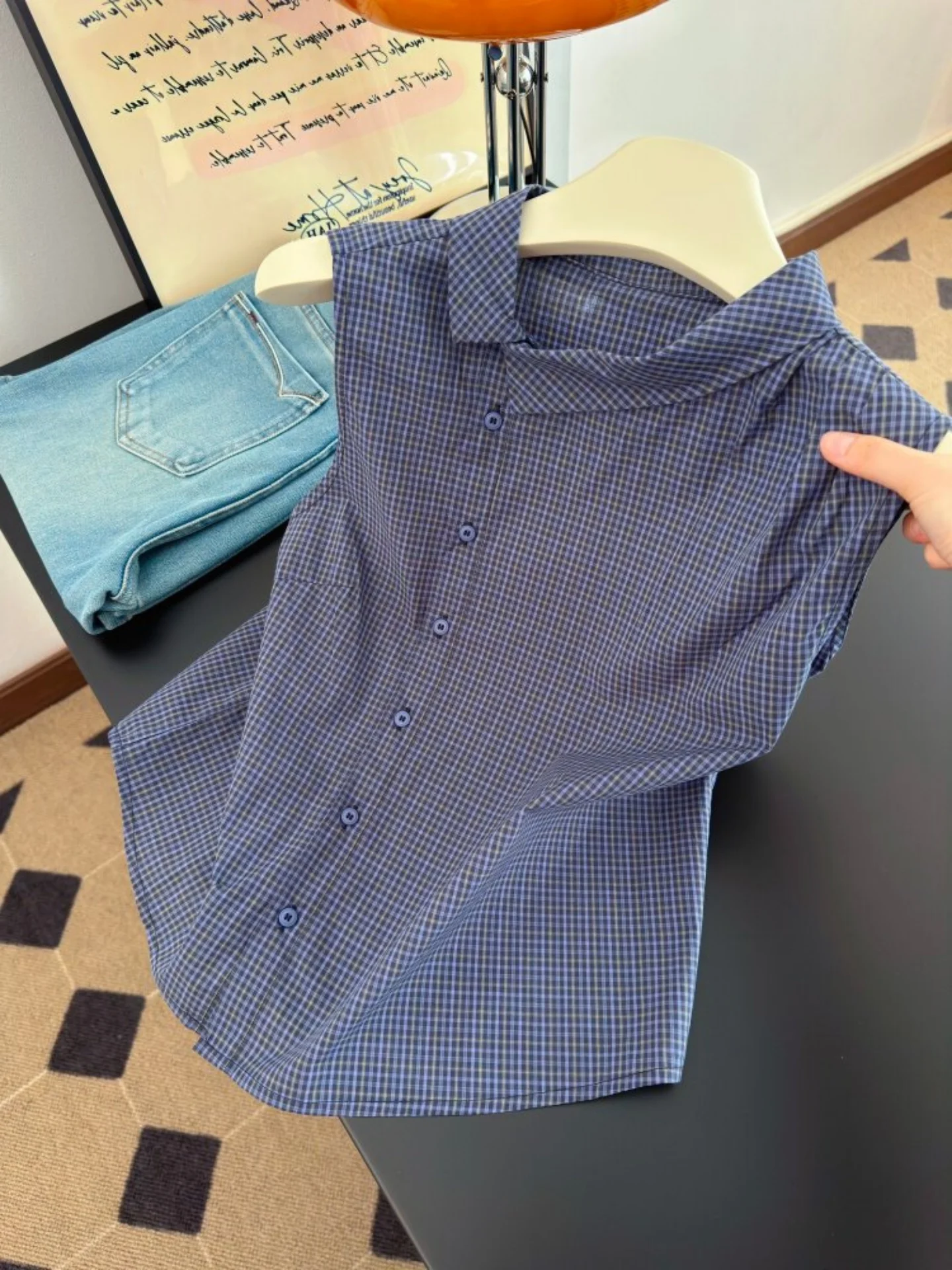 Korean Style Plaid Design Turn-down Collar Sleeveless Women's Shirt Summer New Fashion Outerwear Slimming Versatile Top
Korean Style Plaid Design Turn-down Collar Sleeveless Women's Shirt Summer New Fashion Outerwear Slimming Versatile Top