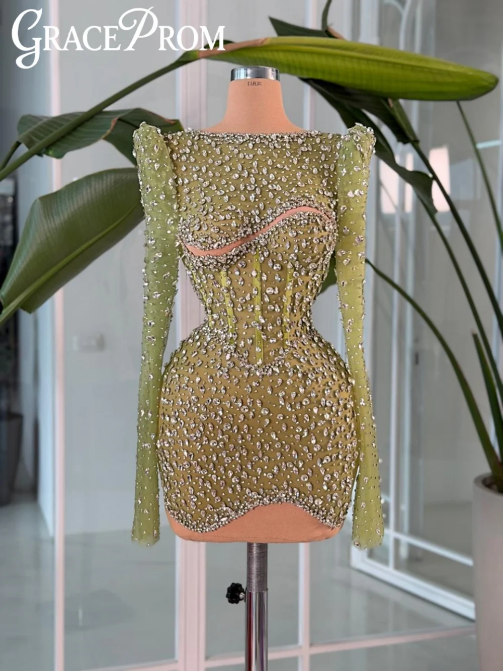 Olive Green Luxury Mini Evening Dress Chic Illusion Boat Neck Homecoming Dresses For Party Customized Crystal Cocktail Gown
Olive Green Luxury Mini Evening Dress Chic Illusion Boat Neck Homecoming Dresses For Party Customized Crystal Cocktail Gown
