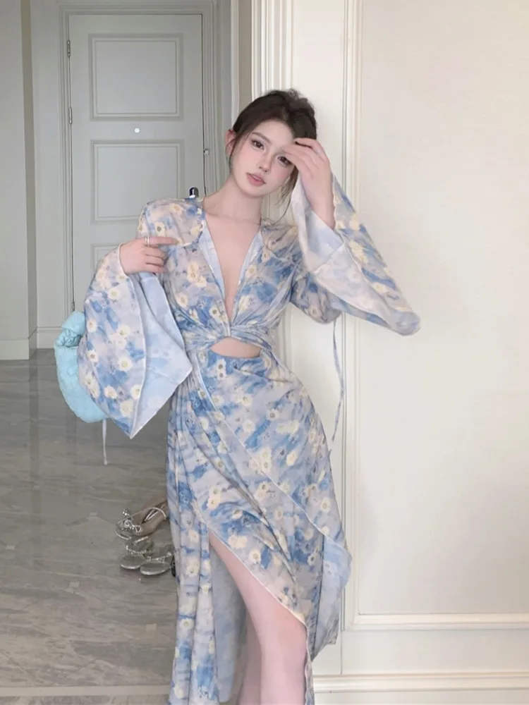 French Style Vintage Dresses Women Sexy Floral Printed Flare Long Sleeve Hollow Out Bandage Dress Loose Temperament
French Style Vintage Dresses Women Sexy Floral Printed Flare Long Sleeve Hollow Out Bandage Dress Loose Temperament