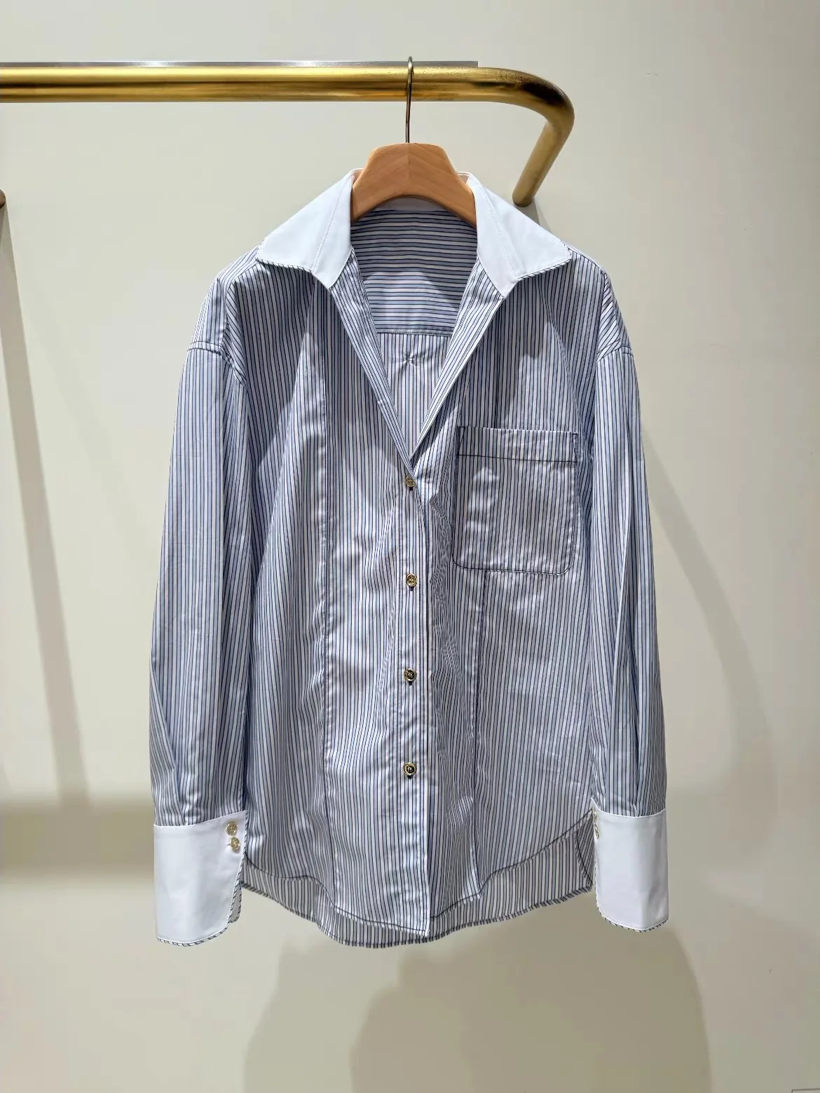 Простой хлопковый топ Sli Long Sve irt с воротником в полоску для женщин, дышащий, удобный, свободный крой для поездок на работу
Простой хлопковый топ Sli Long Sve irt с воротником в полоску для женщин, дышащий, удобный, свободный крой для поездок на работу