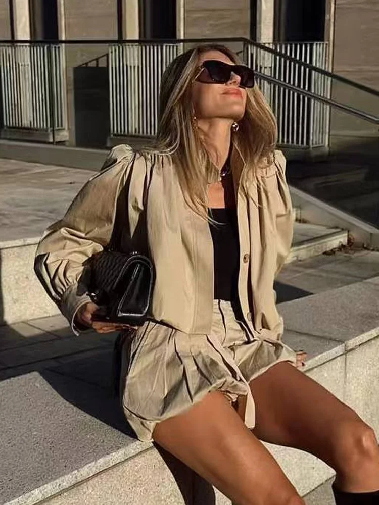 HH Women New Fashion Single Breasted Pleated Decoration Short Jacket Long Sleeves Half Turtleneck Solid Casual Slim Street Coat
HH Women New Fashion Single Breasted Pleated Decoration Short Jacket Long Sleeves Half Turtleneck Solid Casual Slim Street Coat