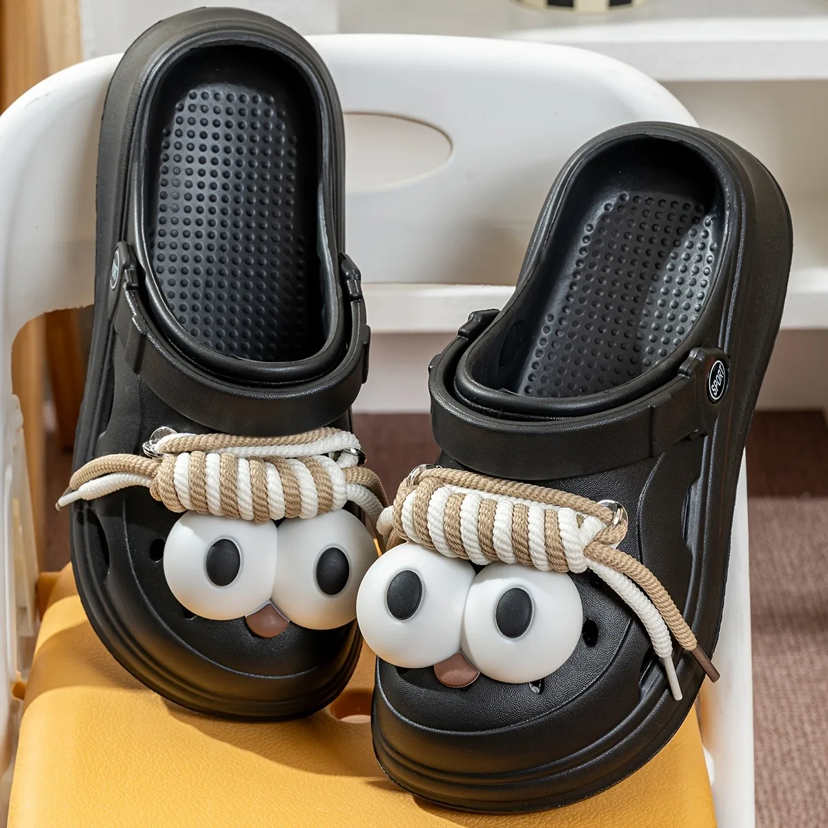 A pair of DIY big-eyed decorative cute and fun EVA Ladies' Slip-on shoes are suitable for indoor and outdoor Slippers and Sandal
A pair of DIY big-eyed decorative cute and fun EVA Ladies' Slip-on shoes are suitable for indoor and outdoor Slippers and Sandal