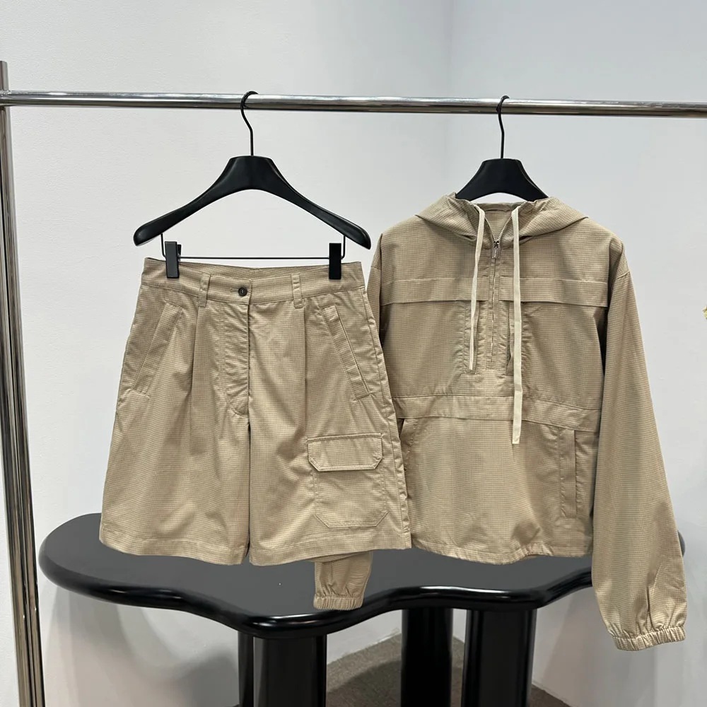 High-quality 2026 new women's long-sleeved hooded coat and shorts set, a fashionable and casual two-piece outfit xy150481
High-quality 2026 new women's long-sleeved hooded coat and shorts set, a fashionable and casual two-piece outfit xy150481