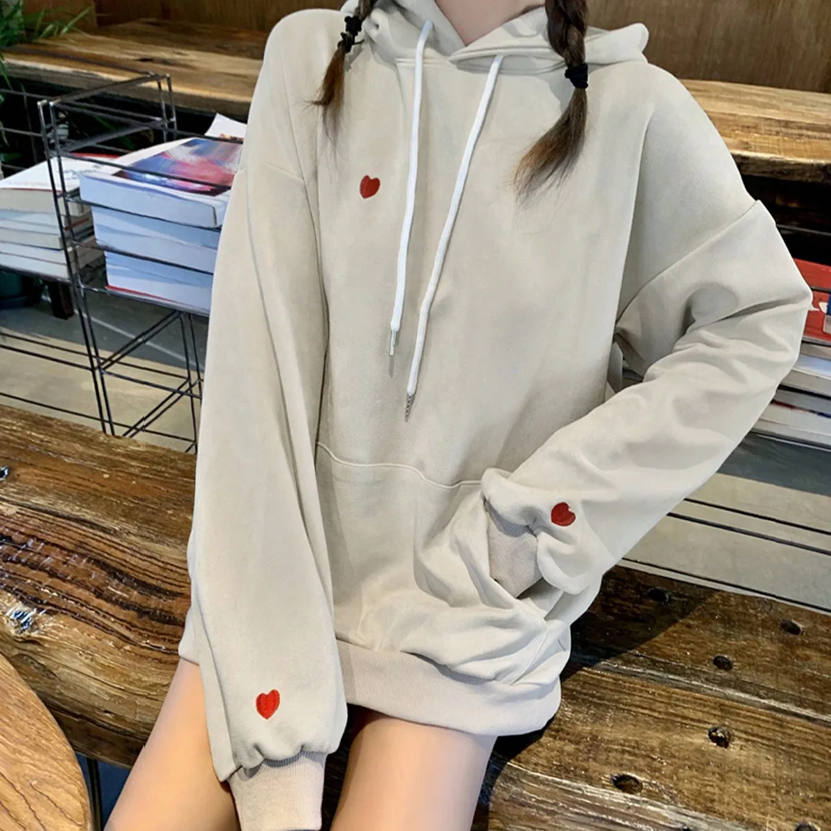 Korean Chic Spring Embroidered Heart Loose Casual Top Lazy Style Gray Hooded Long-Sleeved Sweatshirt for Women
Korean Chic Spring Embroidered Heart Loose Casual Top Lazy Style Gray Hooded Long-Sleeved Sweatshirt for Women