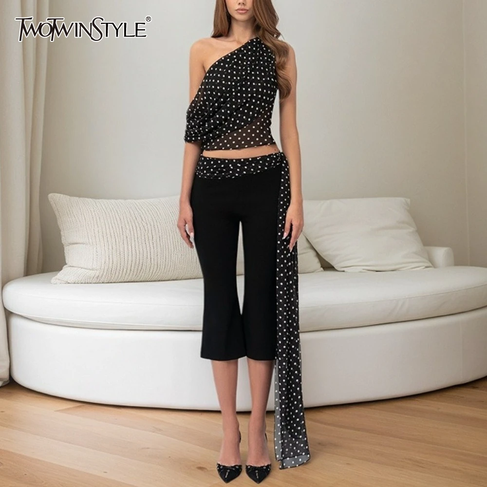 TWOTWINSTYLE Hit Color Slimming Two Piece Set for Women Slash Neck Sleeveless Top High Waist Pant Sets Female
TWOTWINSTYLE Hit Color Slimming Two Piece Set for Women Slash Neck Sleeveless Top High Waist Pant Sets Female