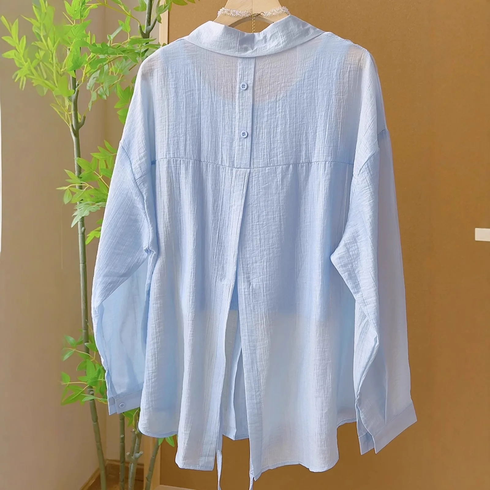 Женский летний легкий солнцезащитный кардиган с белым воротником и длинными пуговицами, верхняя одежда с разрезом и поясом
Женский летний легкий солнцезащитный кардиган с белым воротником и длинными пуговицами, верхняя одежда с разрезом и поясом