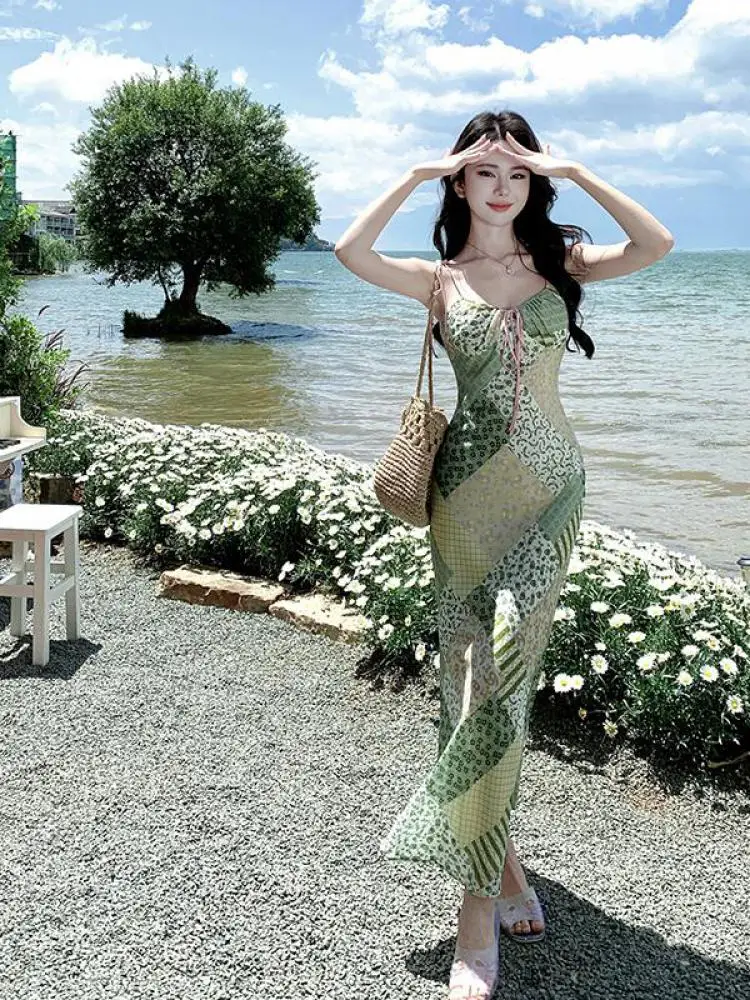 French Women's Green Plaid Print Patchwork Elegant Party Slip Dress Summer Sleeveless Backless Lace-up Long Dress Bohemian Trend
French Women's Green Plaid Print Patchwork Elegant Party Slip Dress Summer Sleeveless Backless Lace-up Long Dress Bohemian Trend