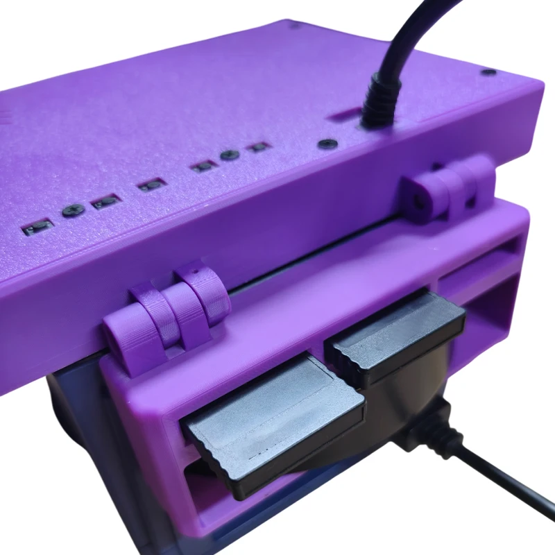 NGC gaming console dedicated screen can be directly inserted into the back of GAMECUBE to install 2 stereo speakers
NGC gaming console dedicated screen can be directly inserted into the back of GAMECUBE to install 2 stereo speakers