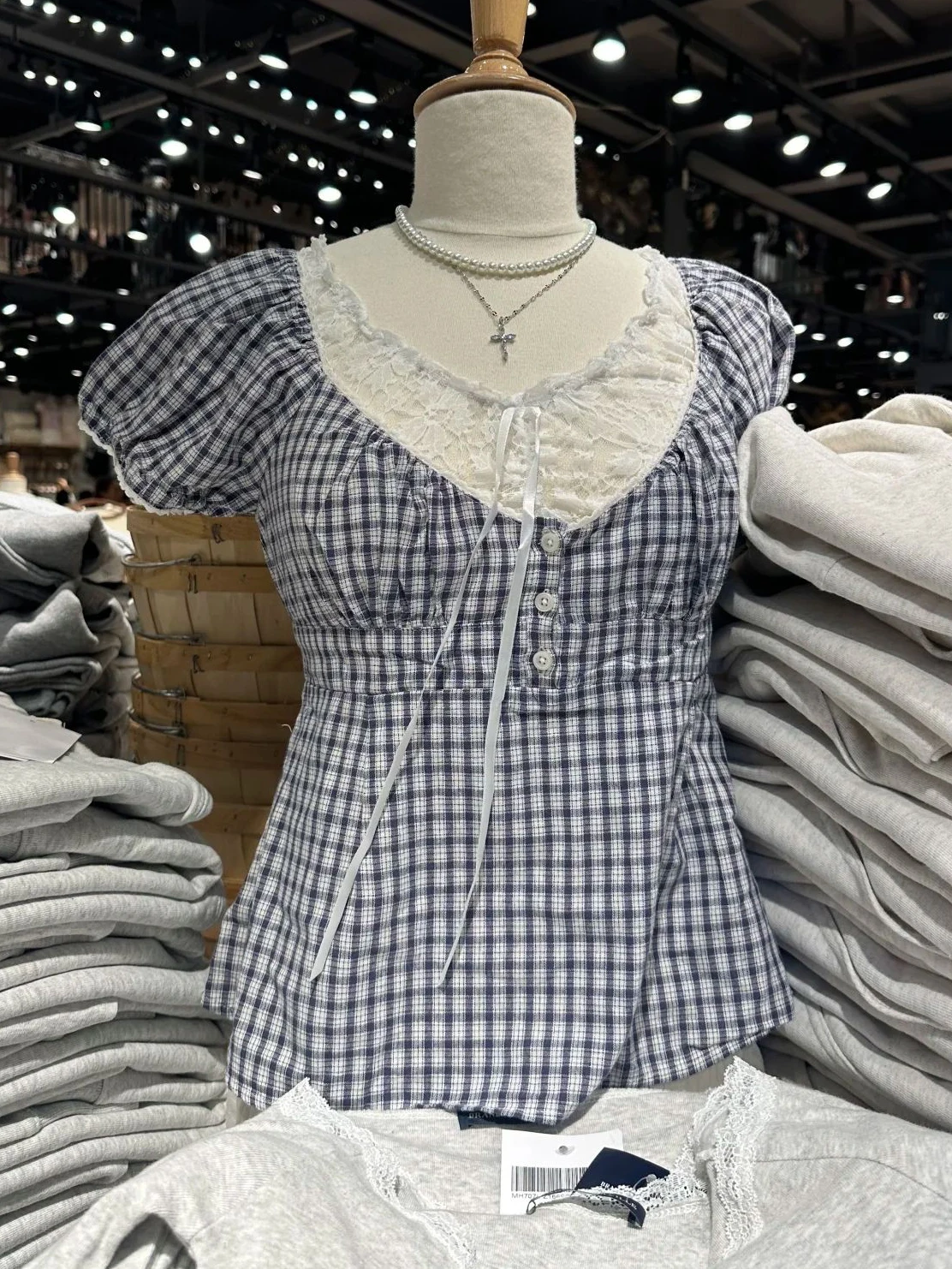Lace Trim Navy Plaid T-shirt Woman Summer Three Buttons Square Neck Puff Sleeve Tee Shirt Sweet Preppy Style Cotton Crop Top New
Lace Trim Navy Plaid T-shirt Woman Summer Three Buttons Square Neck Puff Sleeve Tee Shirt Sweet Preppy Style Cotton Crop Top New