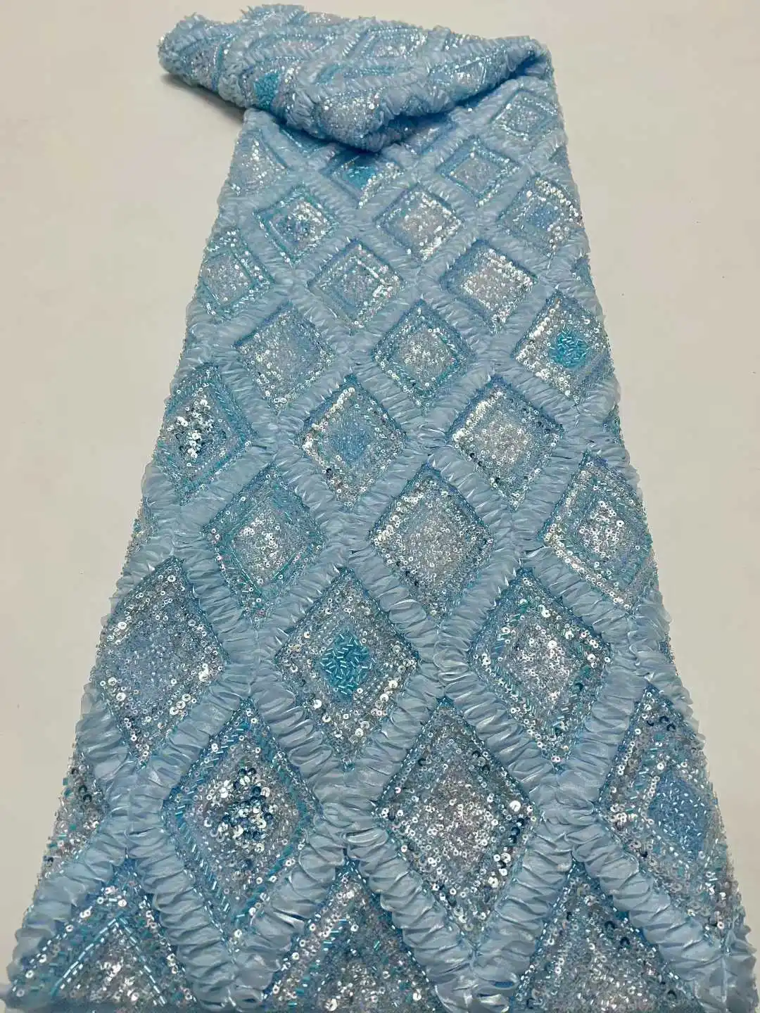 Модная французская сетчатая ткань с вышивкой бисером и пайетками, африканская нигерийская кружевная ткань для свадебных платьев для женщин
Модная французская сетчатая ткань с вышивкой бисером и пайетками, африканская нигерийская кружевная ткань для свадебных платьев для женщин