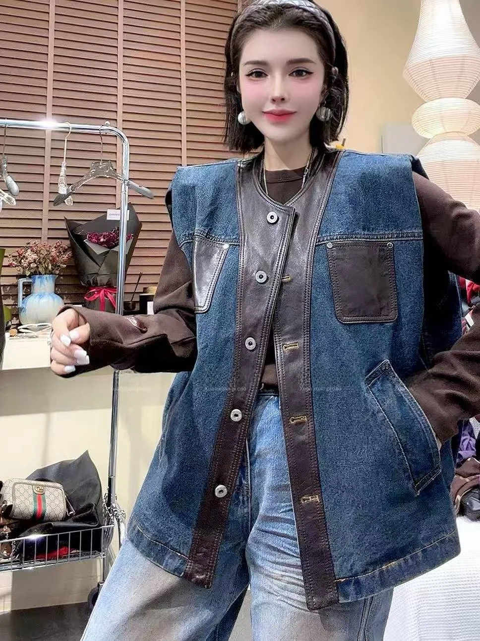 2026 New Women's Genuine eepskin Leather Vest ort Svel Jaet Slimming Versatile Trendy Commute Sle Youth Faion
2026 New Women's Genuine eepskin Leather Vest ort Svel Jaet Slimming Versatile Trendy Commute Sle Youth Faion