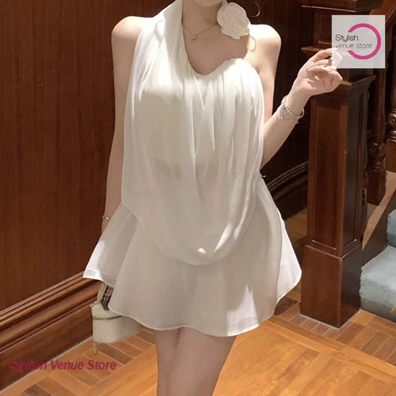 Korean-style fashion white flowers spice girls beautiful back neck vest women's summer new unique super nice casual shirt.
Korean-style fashion white flowers spice girls beautiful back neck vest women's summer new unique super nice casual shirt.